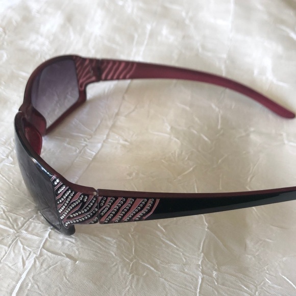 🏵2/$45🏵 Fashion Sunglasses - Picture 6 of 14